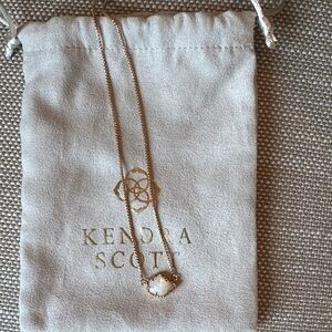 Kendra Scott necklace